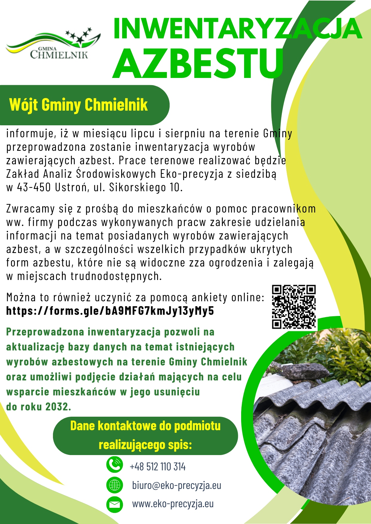 Plakat informacyjny Gminy Chmielnik dotyczący inwentaryzacji wyrobów zawierających azbest w lipcu i sierpniu. Prace realizuje firma Eko-precyzja z Ustronia. Mieszkańcy proszeni są o pomoc w udzielaniu informacji o azbeście, także ukrytym. Można też wypełnić ankietę online pod adresem https://forms.gle/bA9MFG7KmJy13yMy5. Celem inwentaryzacji jest aktualizacja bazy danych i wsparcie mieszkańców w usuwaniu azbestu do 2032 roku. Podane są dane kontaktowe firmy: +48 512 110 314, biuro@eko-precyzja.eu, www.eko-precyzja.eu. Zdjęcie przedstawia faliste płyty azbestowe na dachu.