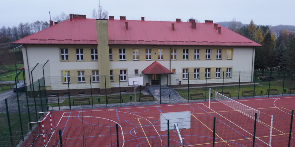 Szkoła Podstawowa Nr 2 im. Ojca Świętego Jana Pawła II w Chmielniku