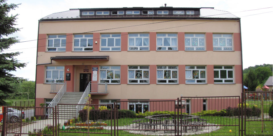 Szkoła Podstawowa nr 3 im. Św. Maksymiliana Marii Kolbego w Chmielniku